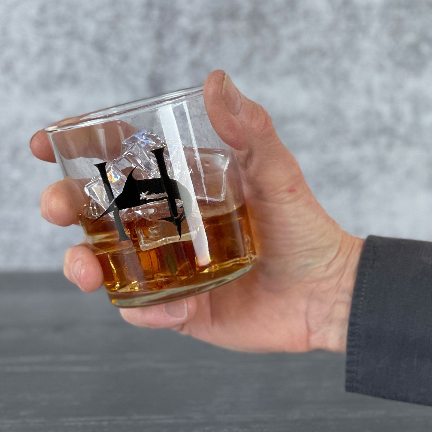 HISTORY COMPANY - The Hemingway Signature 'On the Rocks' Glass Set, a 2-piece collection blending literary heritage and mixology. 