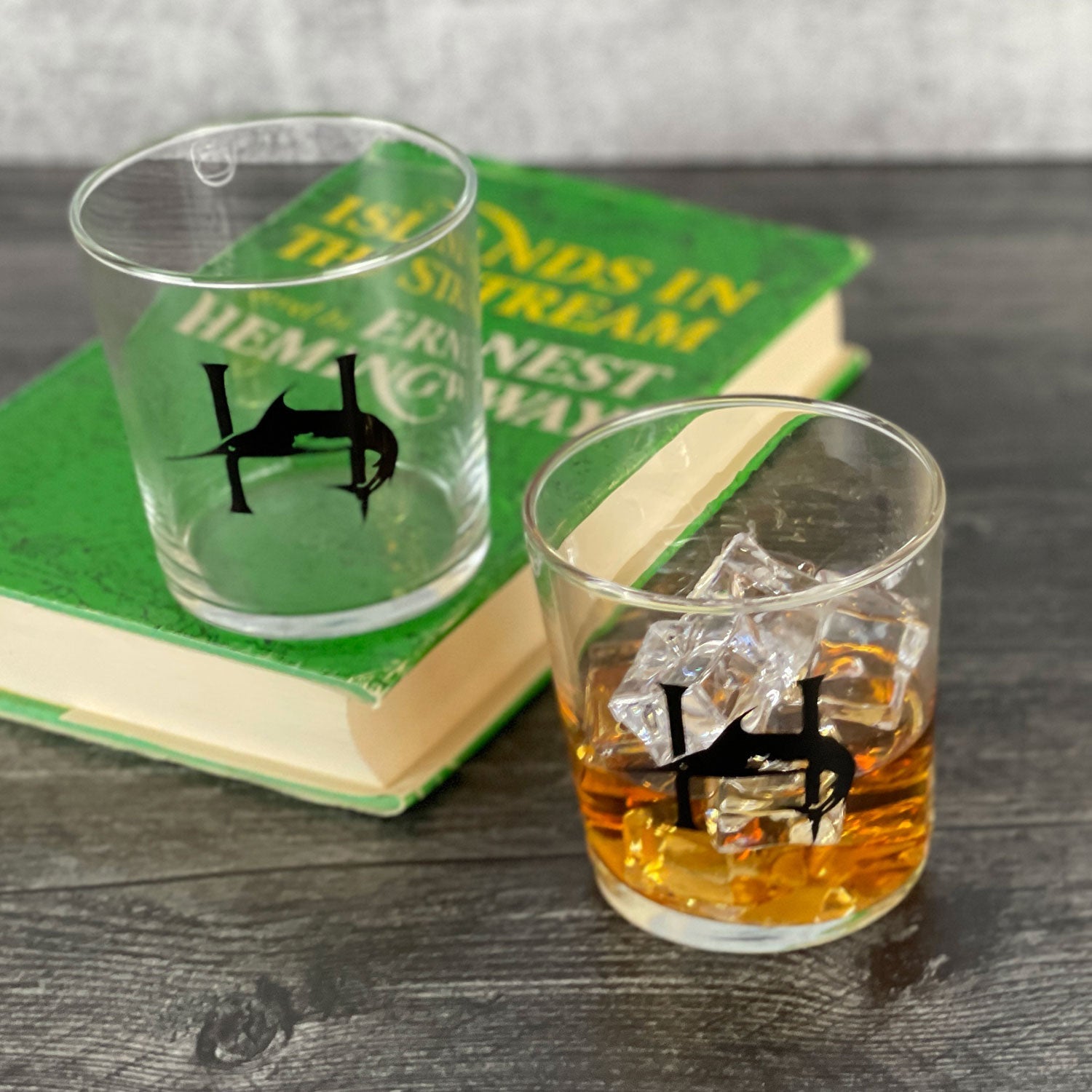 HISTORY COMPANY - The perfect whiskey glass set, inspired by Hemingway’s signature style and crafted for refined cocktail enjoyment. 