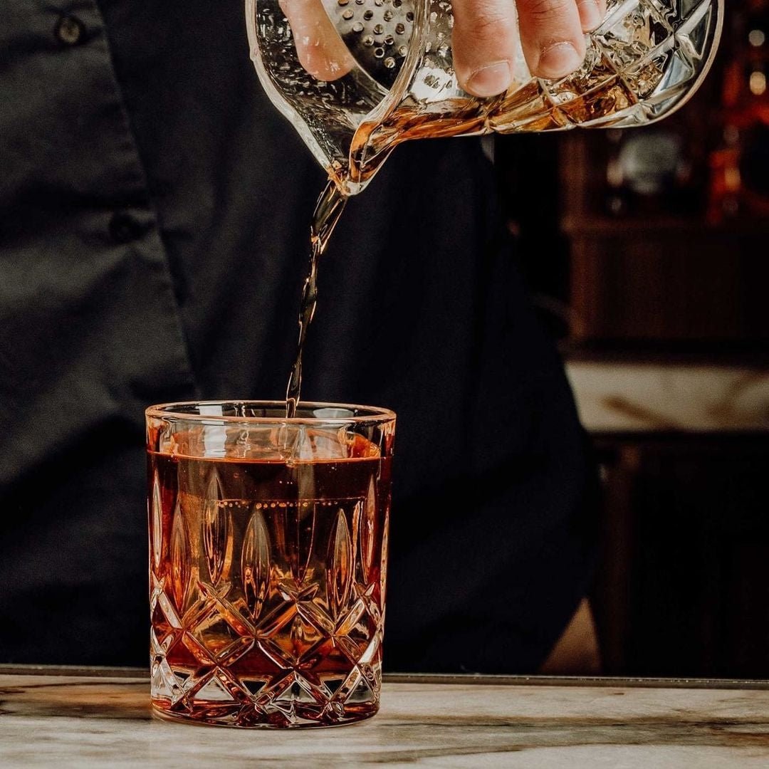 "Men's Bar" at the Astor Crystal Whiskey Glass – Best Gift for Bourbon Lovers – 2 - Piece Set (Gift Box Collection) - HISTORY COMPANY