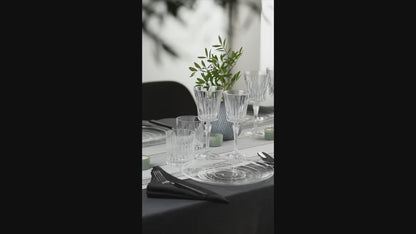 HISTORY COMPANY – Sophisticated 2-piece crystal wine glass set, echoing the glamour of Italian cinematic dining.